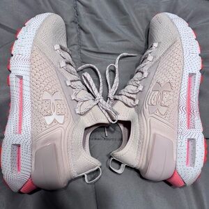 Under Armour Women's HOVR Phantom SE sneakers. NWOT